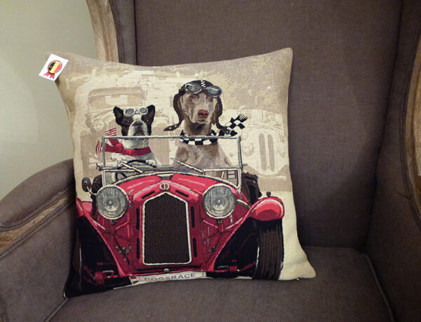 Coussin chiens voiture rouge -- 45x45cm-10540