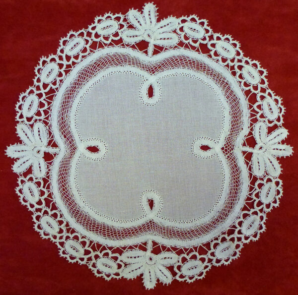 Antique Lace -- Round 18cm-0