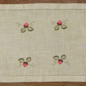 900 Table Runner Strawberry -- 40x90cm-0