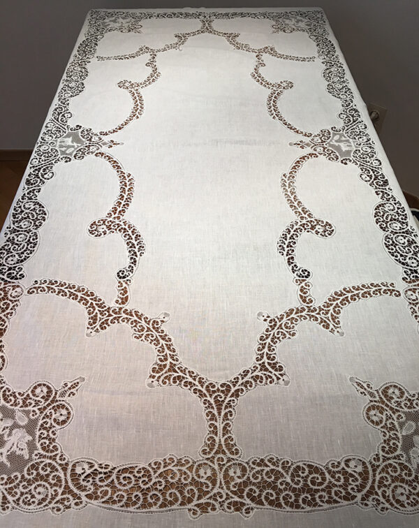 Nappe en dentelle -- 170x270cm-11068